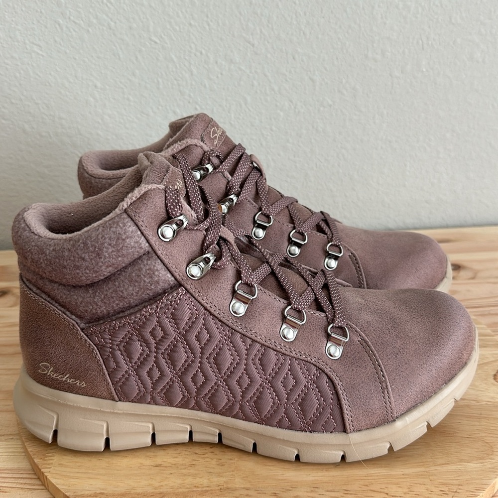 Skechers Women's  Winter Boots - Picture 3 of 8